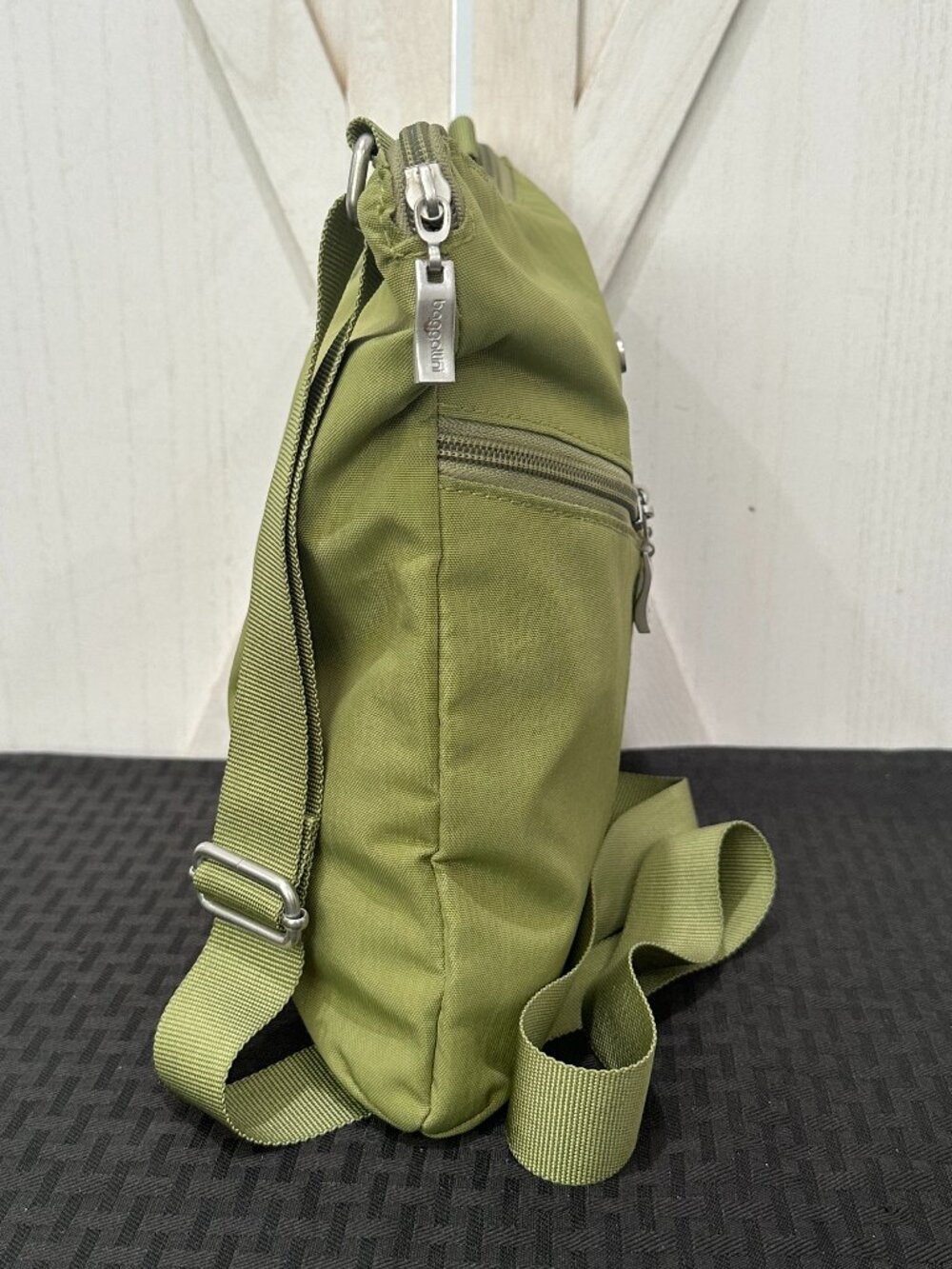 Baggallini Horizon Lightweight Nylon Crossbody Bag in Olive - Picture 4 of 8